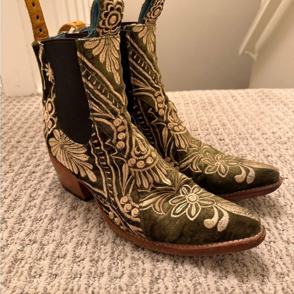 PS Kaufman x Lenni The Label Embroidered Western Boots